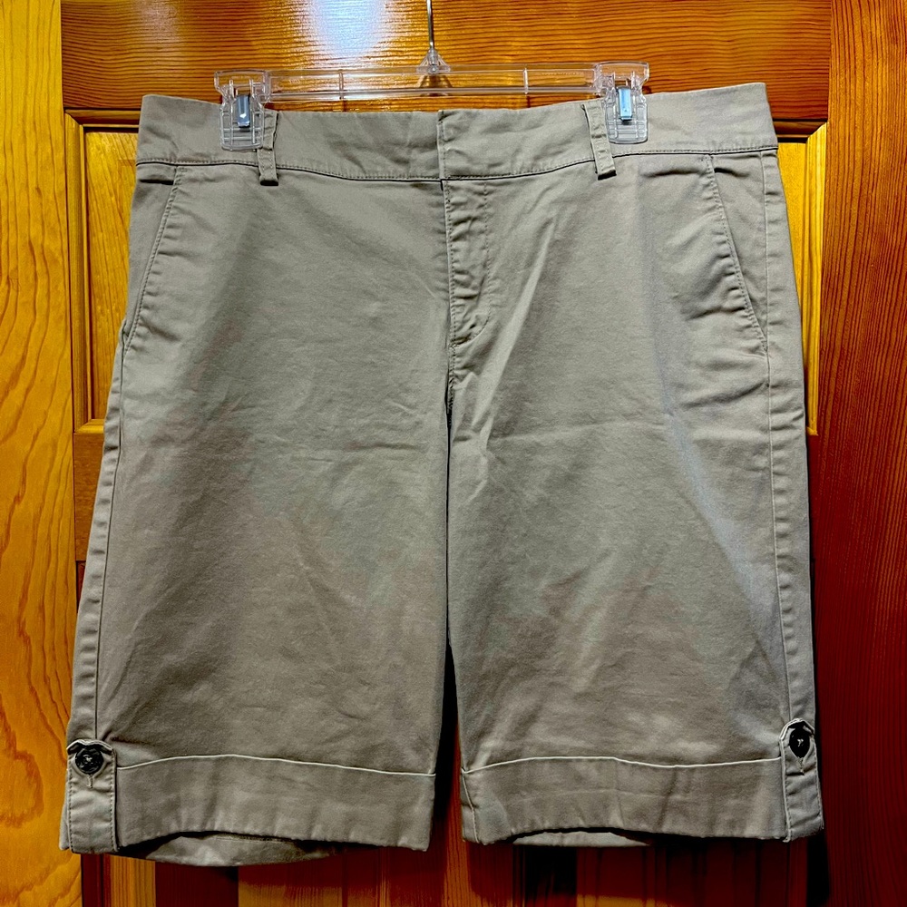 Old Navy stretch khaki shorts